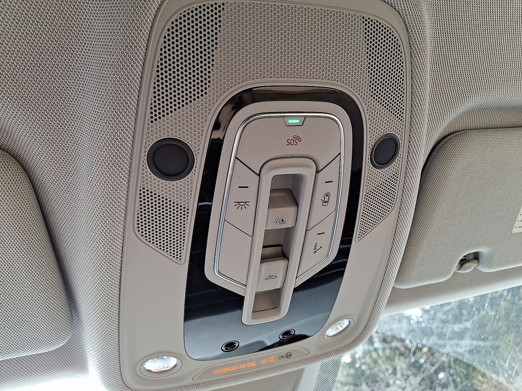 Thumbnail: 2020 Audi Q8 - 25