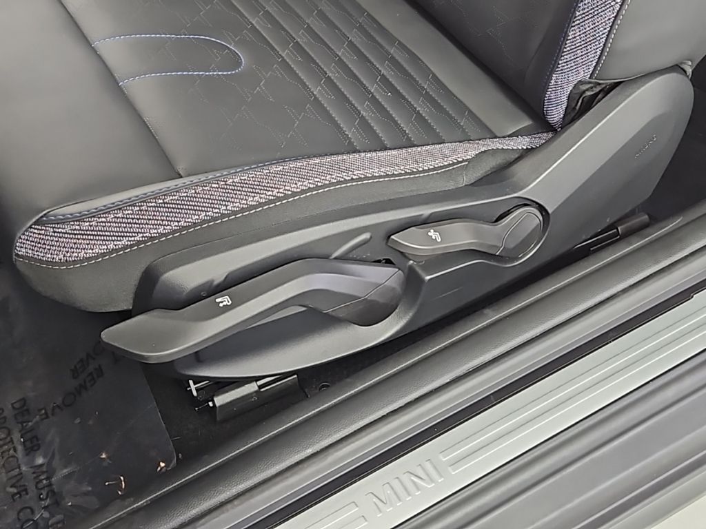 Thumbnail: 2025 MINI Cooper - 24