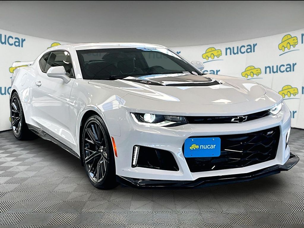 Summit White 2018 Chevrolet Camaro Coupe Rear-Wheel Drive 6-Speed Manual