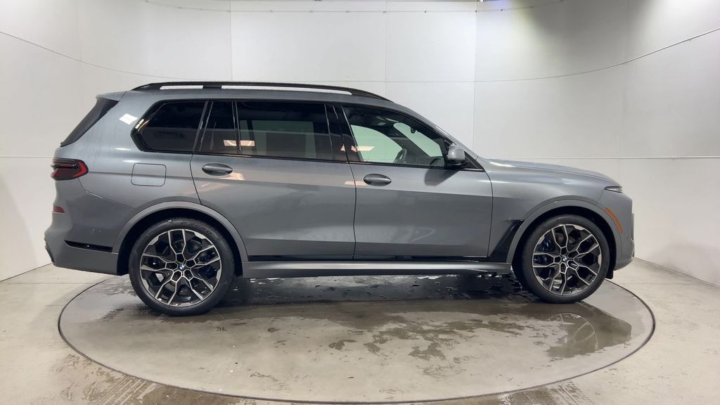 Thumbnail: 2026 BMW X7 - 9