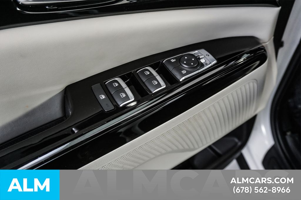 Used 2022 White Kia SX image 48