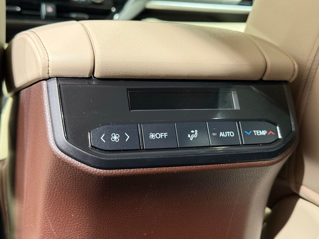2022 Toyota Highlander XLE 22