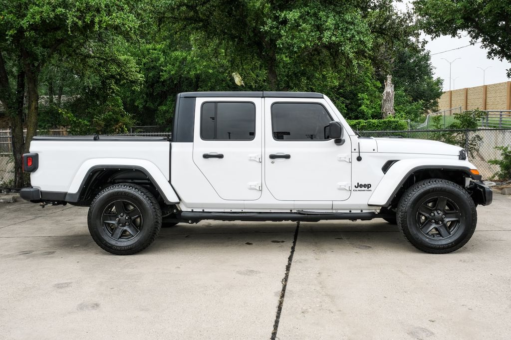 used 2022 Jeep Gladiator car, priced at $28,382