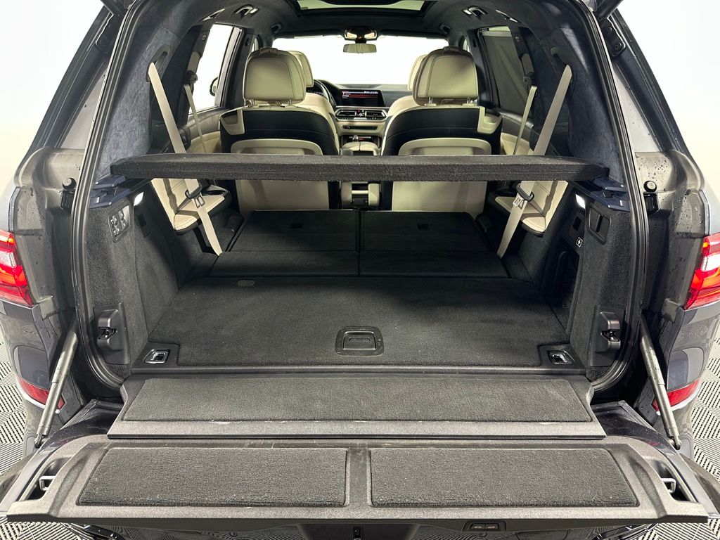 Thumbnail: 2022 BMW X7 - 26