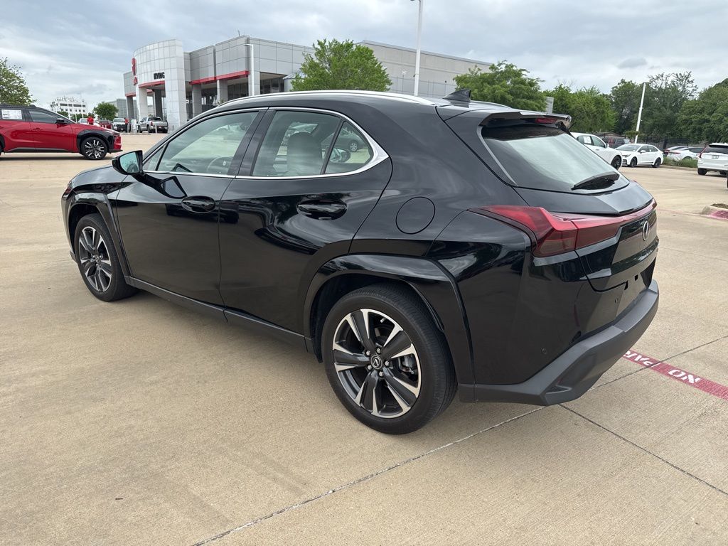 View vehicle photo 4