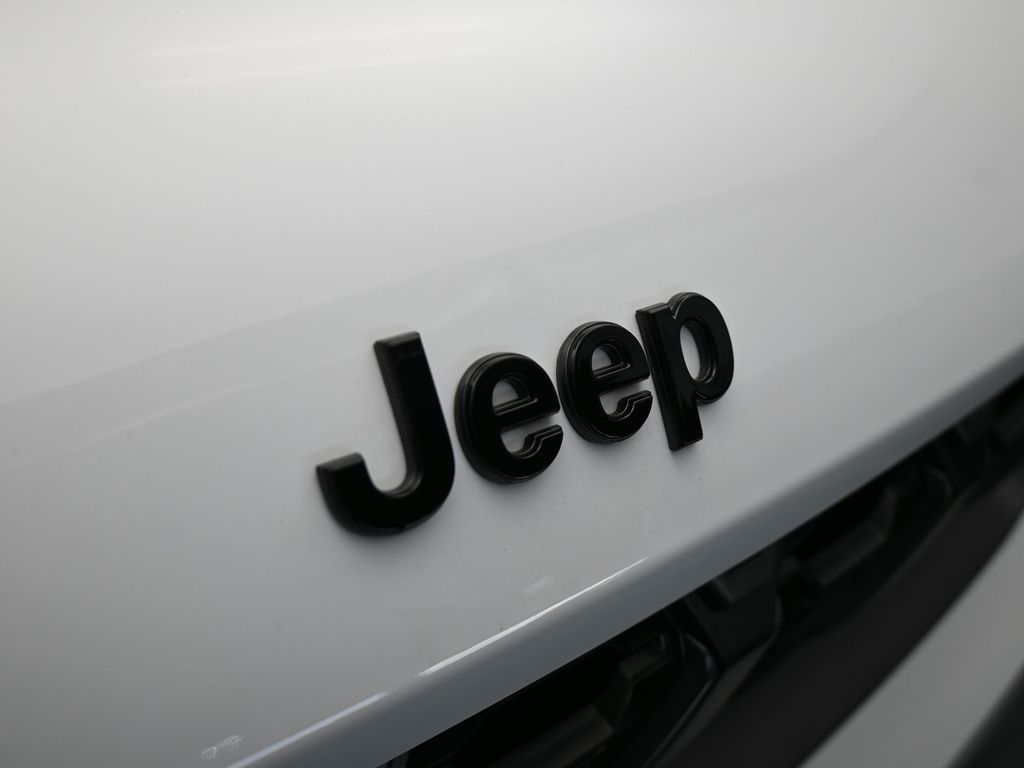 New 2026 Bright White Clearcoat Jeep Laredo image 46