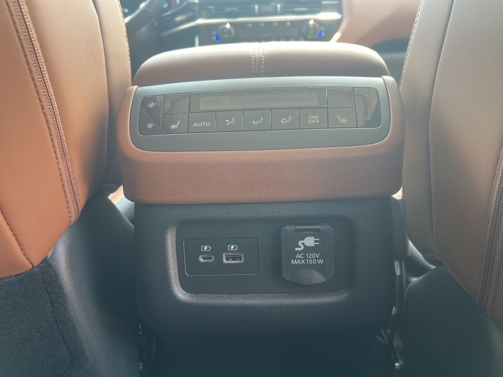 2025 Everest White Pearl Tricoat Nissan Pathfinder Platinum 4X4 SUV
