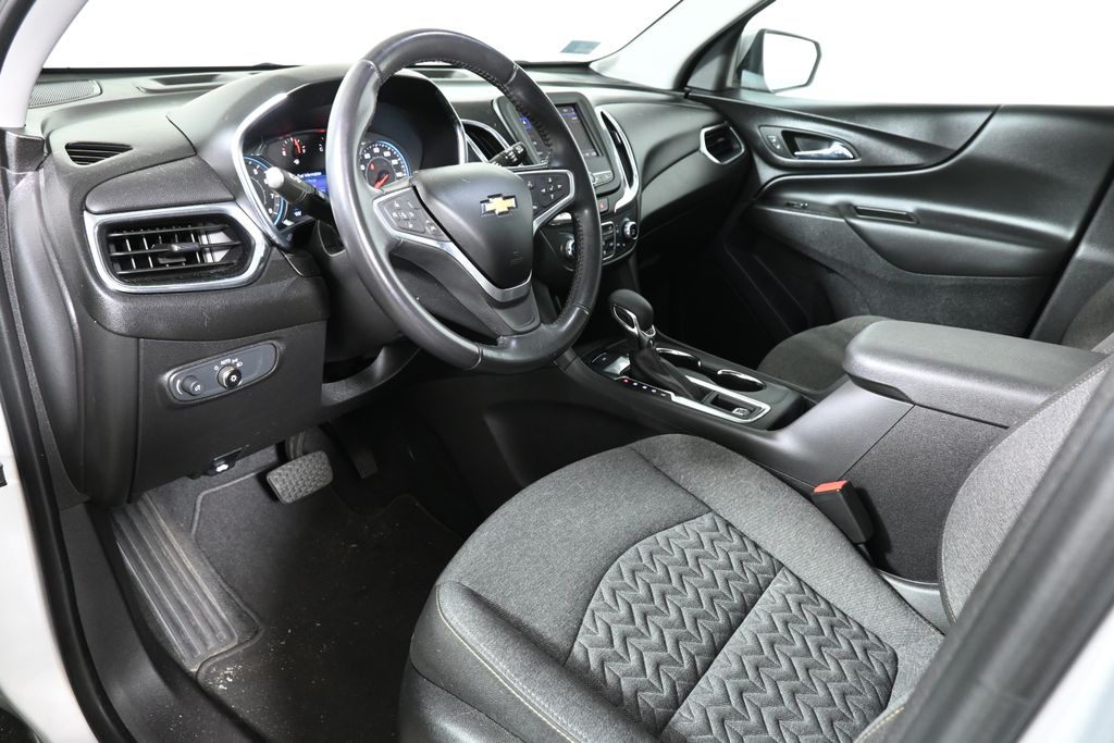 Thumbnail: 2022 Chevrolet Equinox - 4