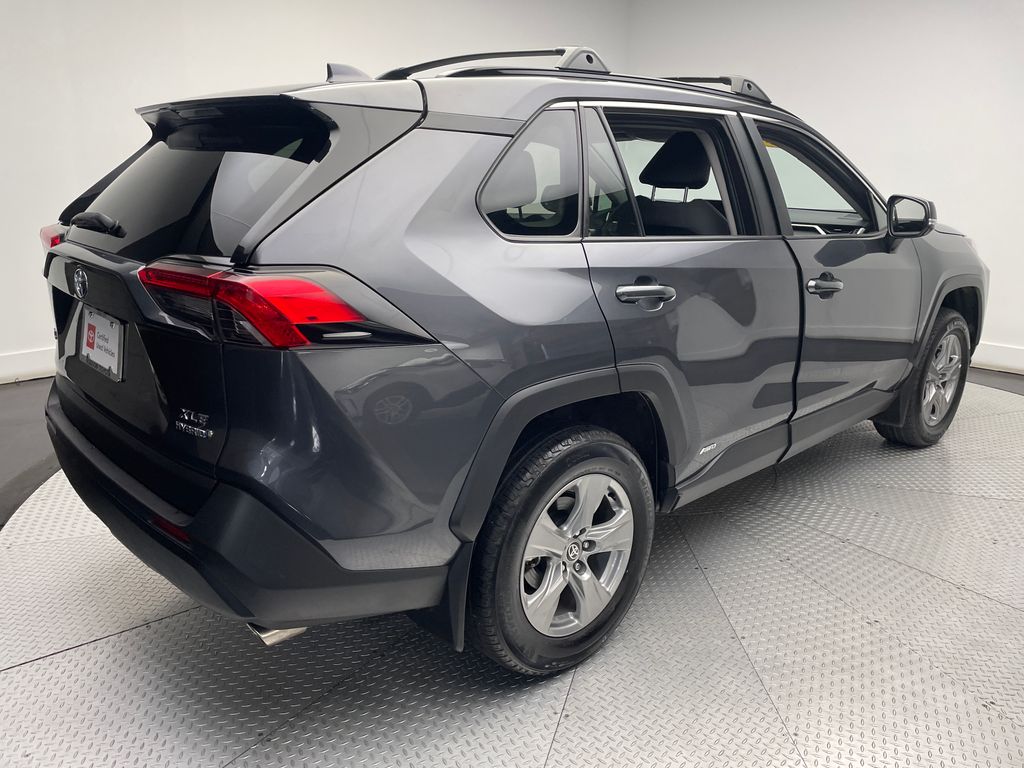 2024 Toyota RAV4 XLE 5