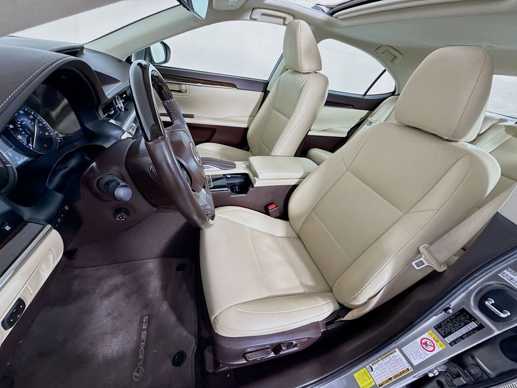 Thumbnail: 2017 Lexus ES - 21