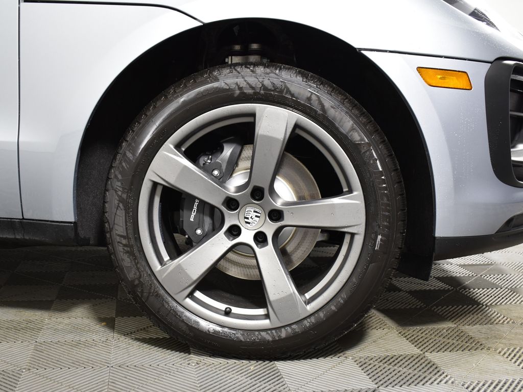 Thumbnail: 2026 Porsche Macan - 12