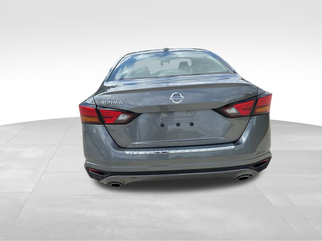 2022 Gun Metallic Nissan Altima 2.5 SR FWD Sedan