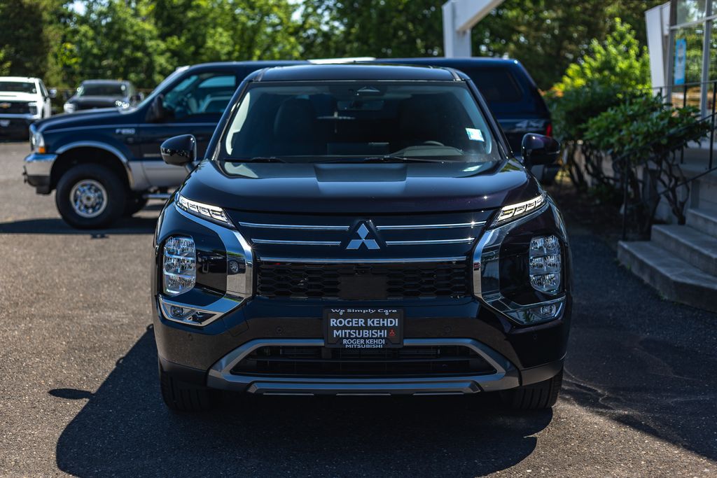 2026 Mitsubishi Outlander PHEV SE thumbnail 5