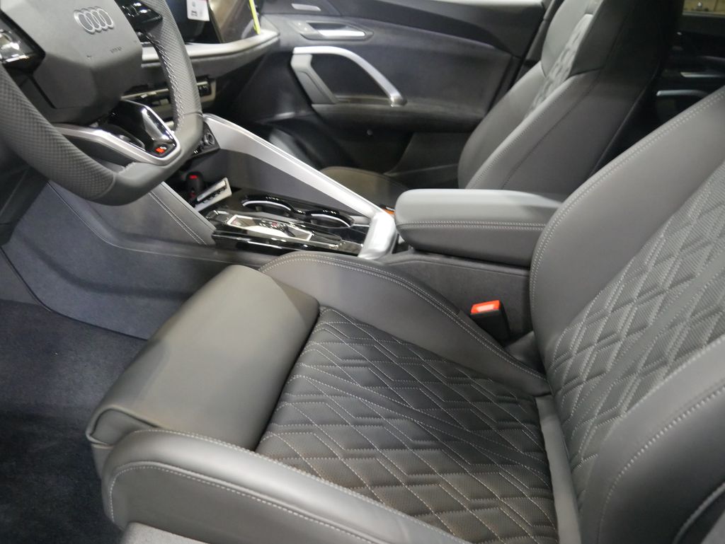 Thumbnail: 2026 Audi SQ5 - 16