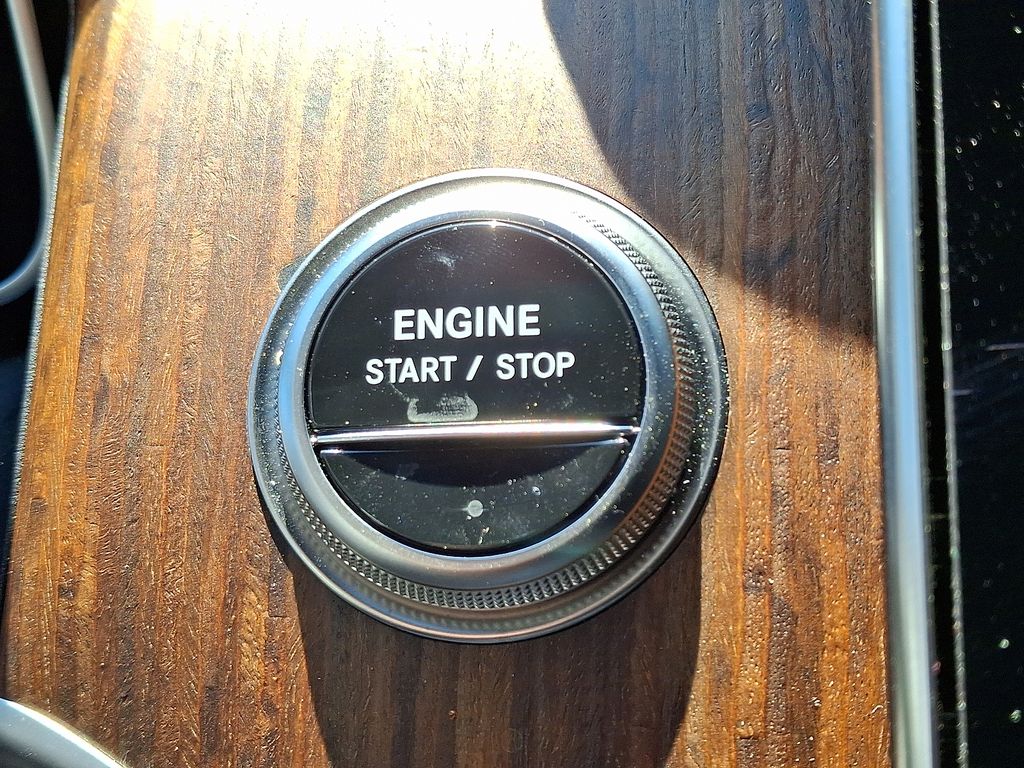 Thumbnail: 2025 Mercedes-Benz GLC - 22