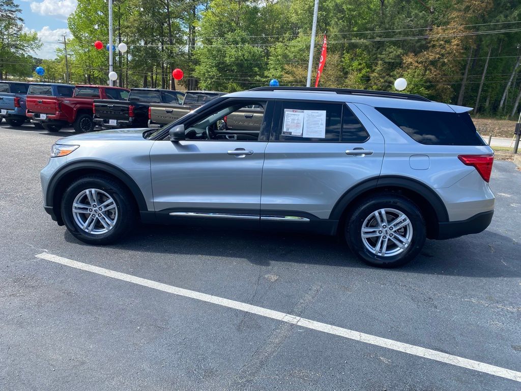 View vehicle photo 4