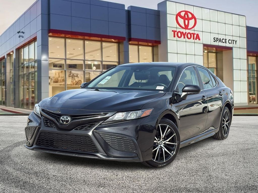 2024 Toyota Camry SE FWD
