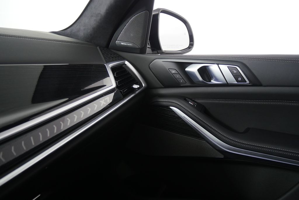 Thumbnail: 2024 BMW X7 - 30