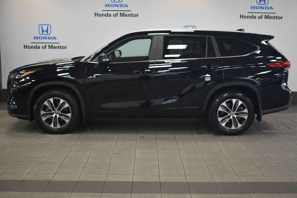 Thumbnail: 2023 Toyota Highlander - 2