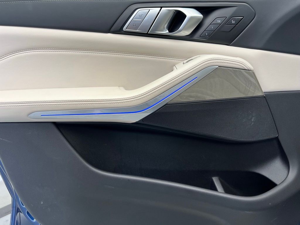 Thumbnail: 2022 BMW X7 - 22