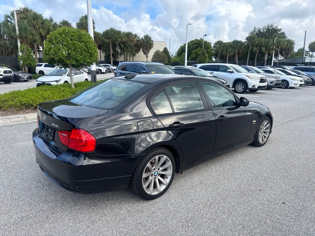 Thumbnail: 2011 BMW 3 Series - 3