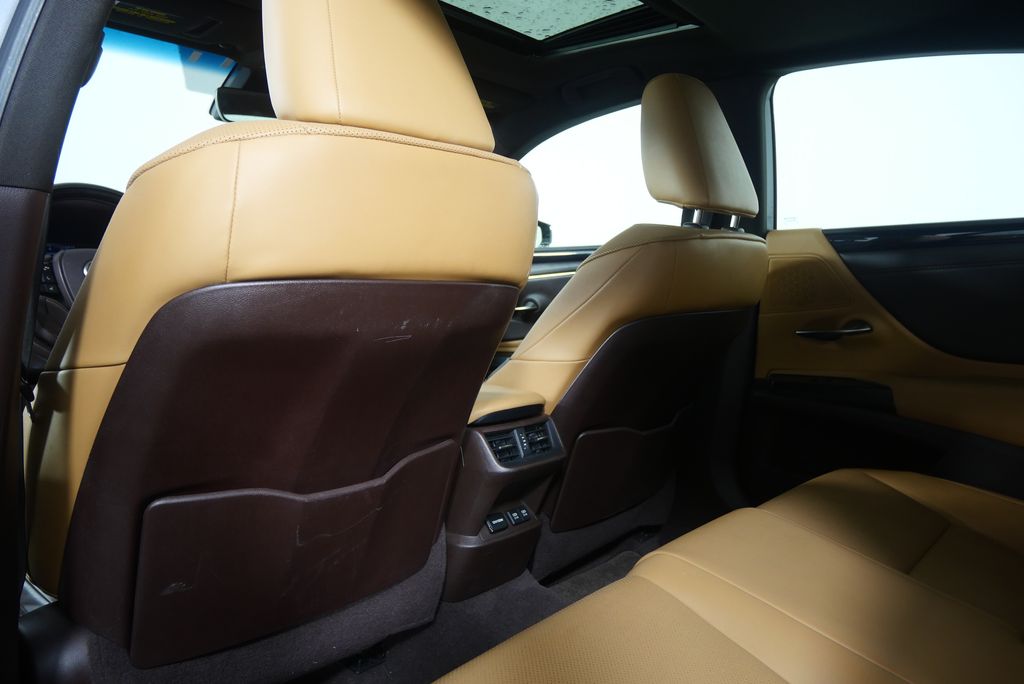 Thumbnail: 2019 Lexus ES - 17