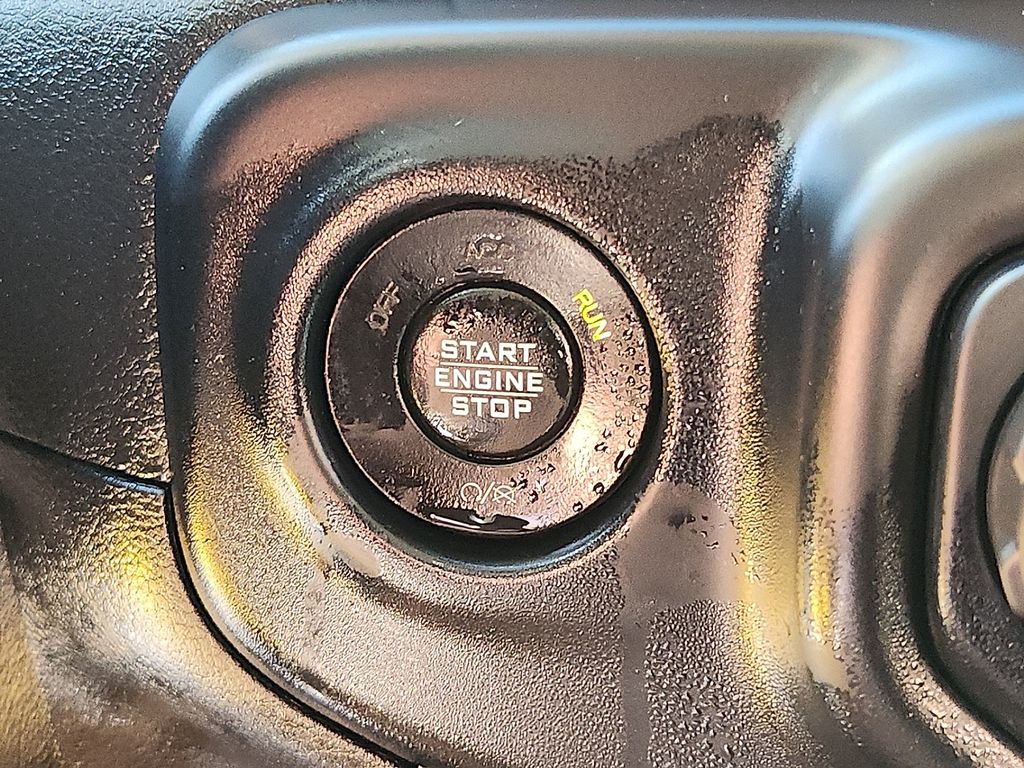 Thumbnail: 2019 Jeep Wrangler - 24