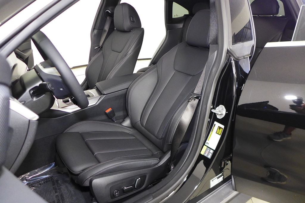 Thumbnail: 2025 BMW i4 - 22