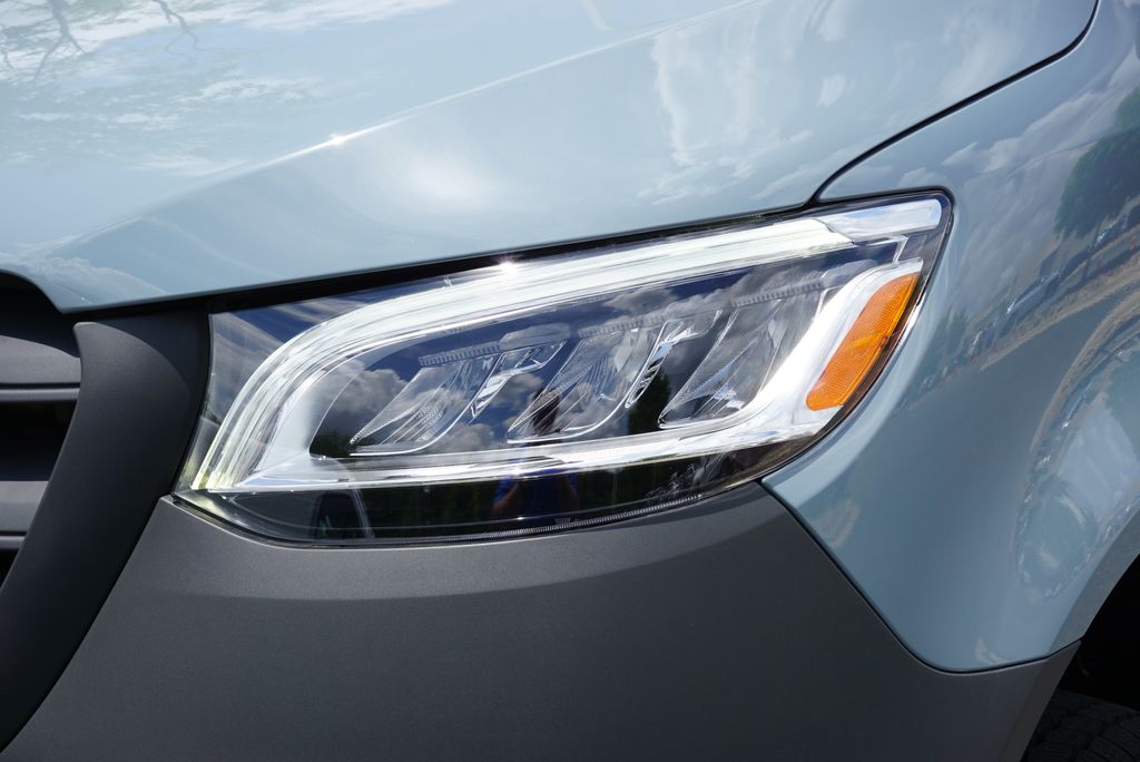 Thumbnail: 2025 Mercedes-Benz Sprinter - 15