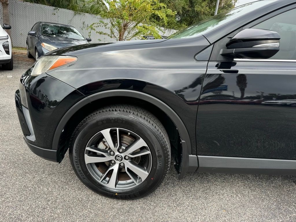 2018 Toyota RAV4 XLE 11