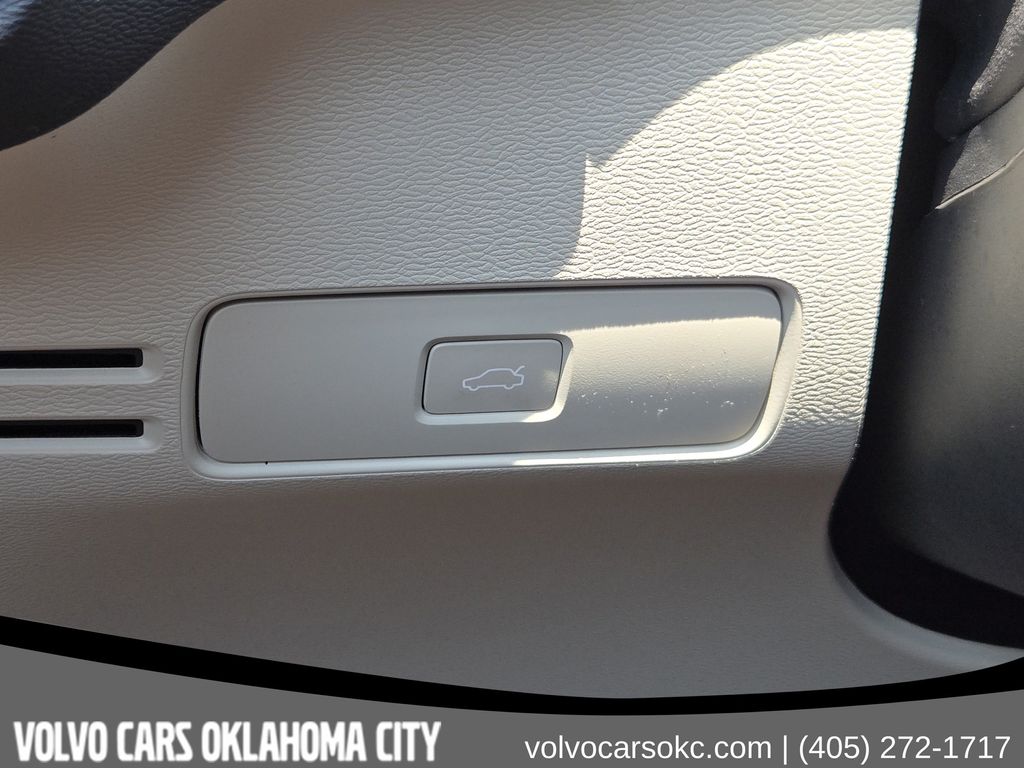 2026 Volvo XC40 Plus - Photo 24