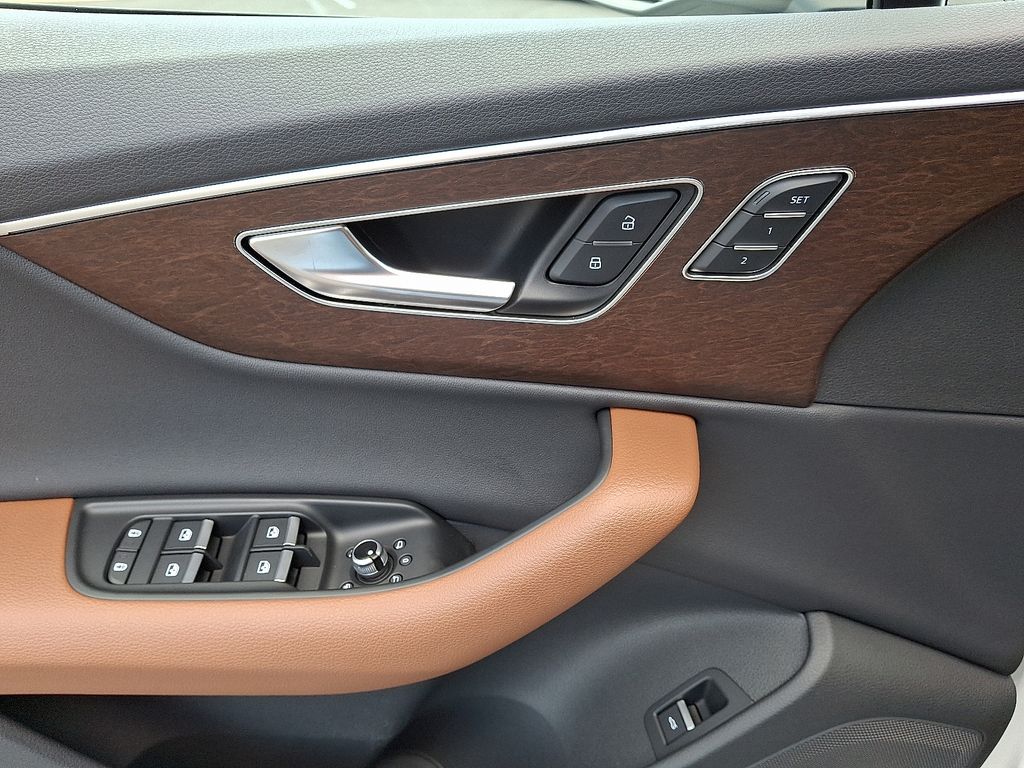 Thumbnail: 2025 Audi Q7 - 12