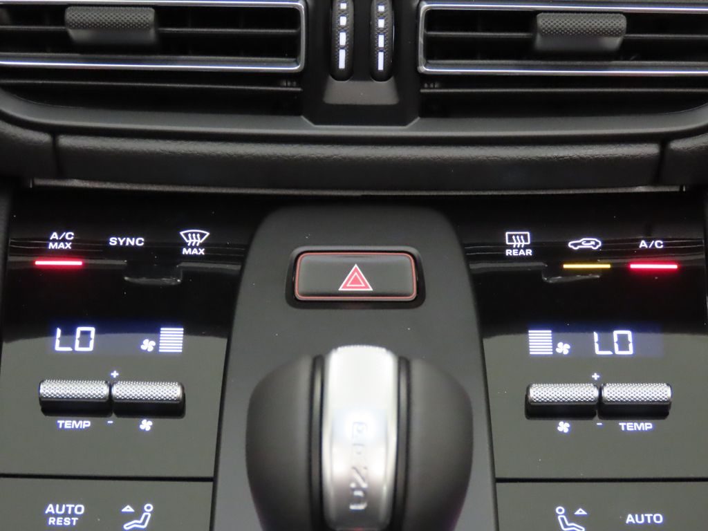 Thumbnail: 2026 Porsche Macan - 25