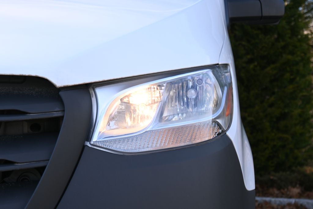 Thumbnail: 2025 Mercedes-Benz Sprinter - 11