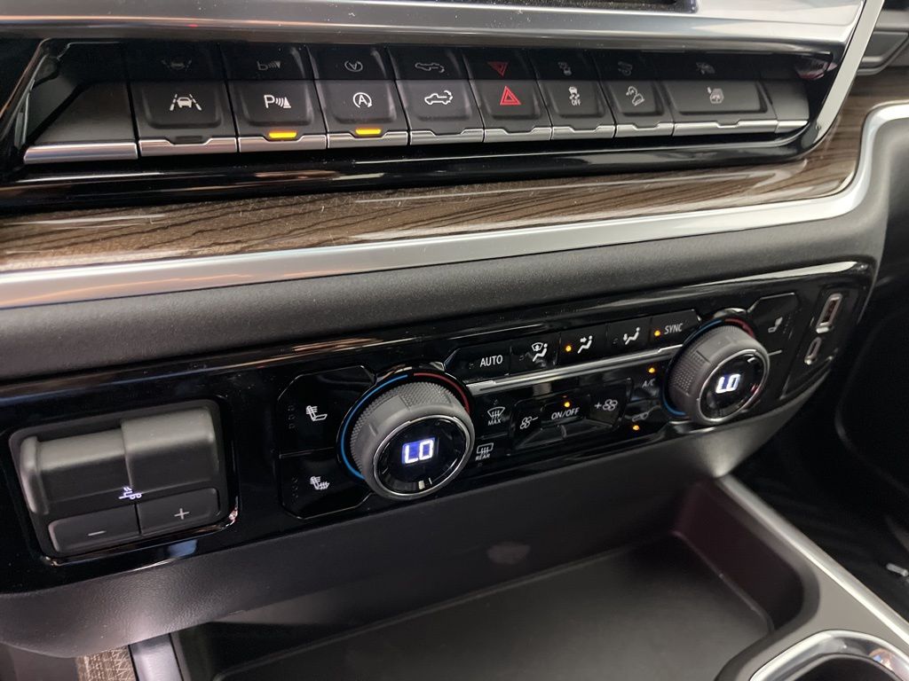 Thumbnail: 2026 Chevrolet Silverado 1500 - 32