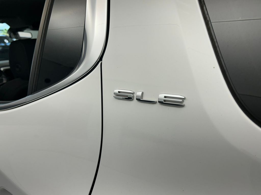 Used 2022 Summit White GMC SLE image 41