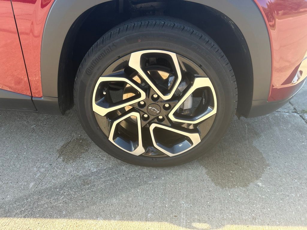 Used 2025 Chevrolet Trax SUV