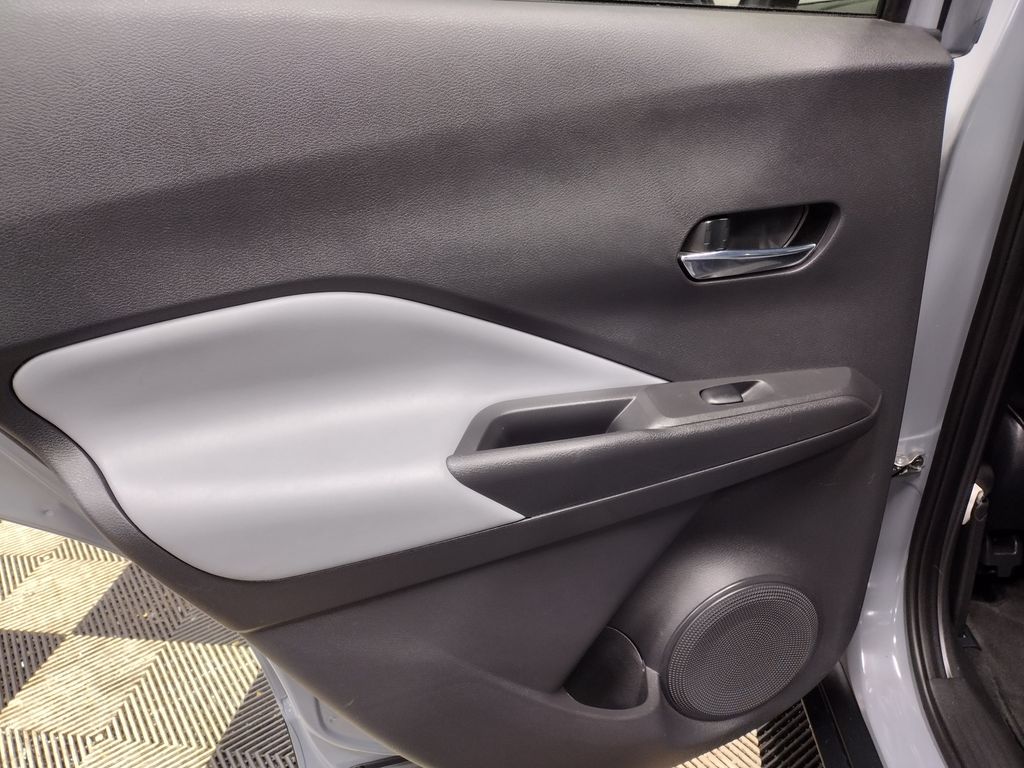 2021 Nissan Kicks SR