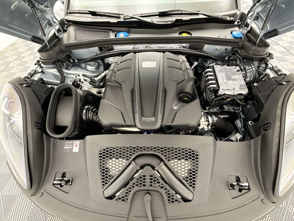 Thumbnail: 2026 Porsche Macan - 30