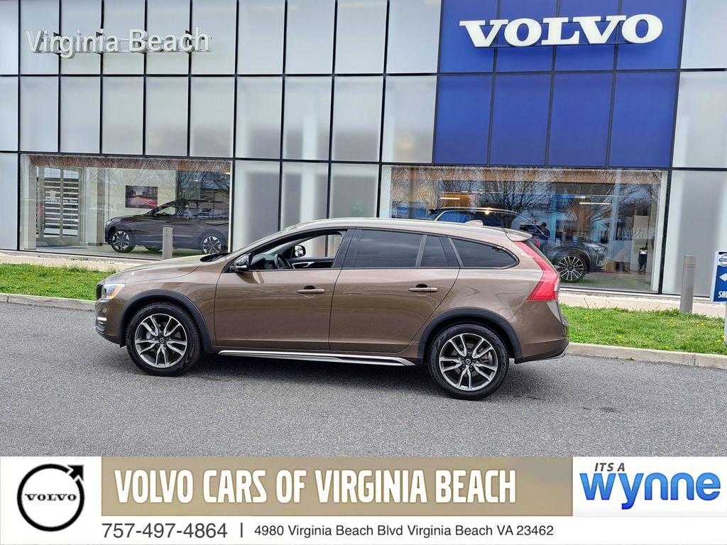 2017 Volvo V60 Cross Country T5 Platinum AWD