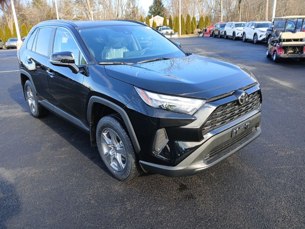 2025 Toyota RAV4 XLE's photo