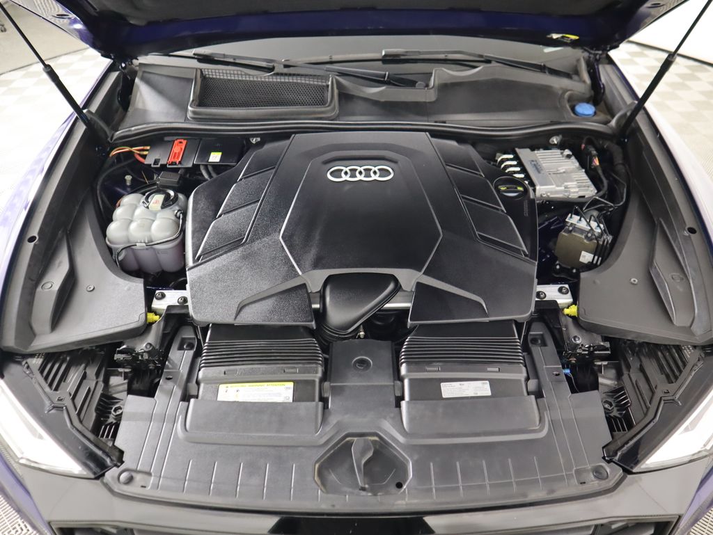 Thumbnail: 2020 Audi Q8 - 30