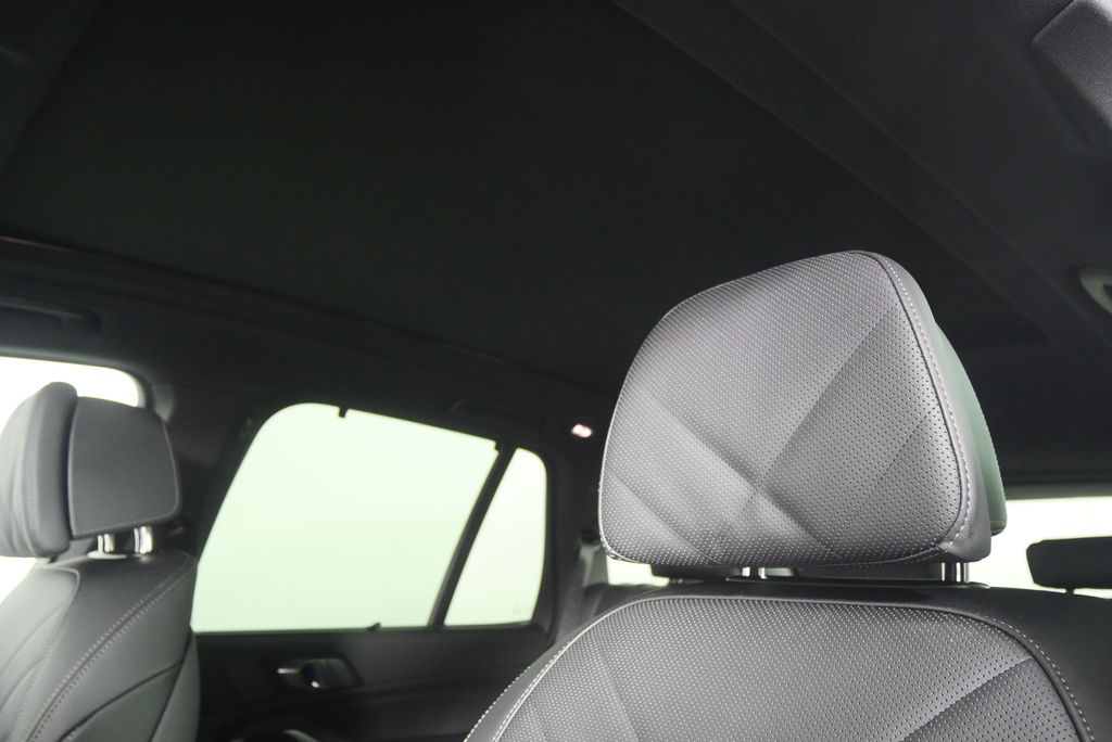 Thumbnail: 2026 BMW X5 - 12