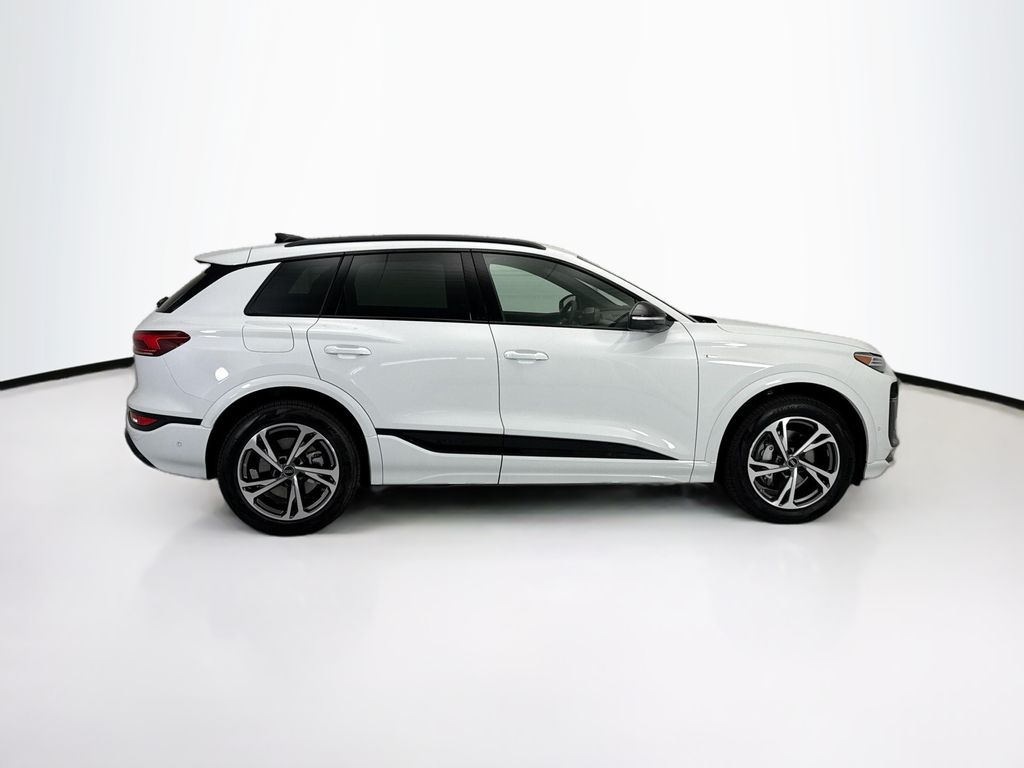 Thumbnail: 2027 Audi Q6 e-tron - 4