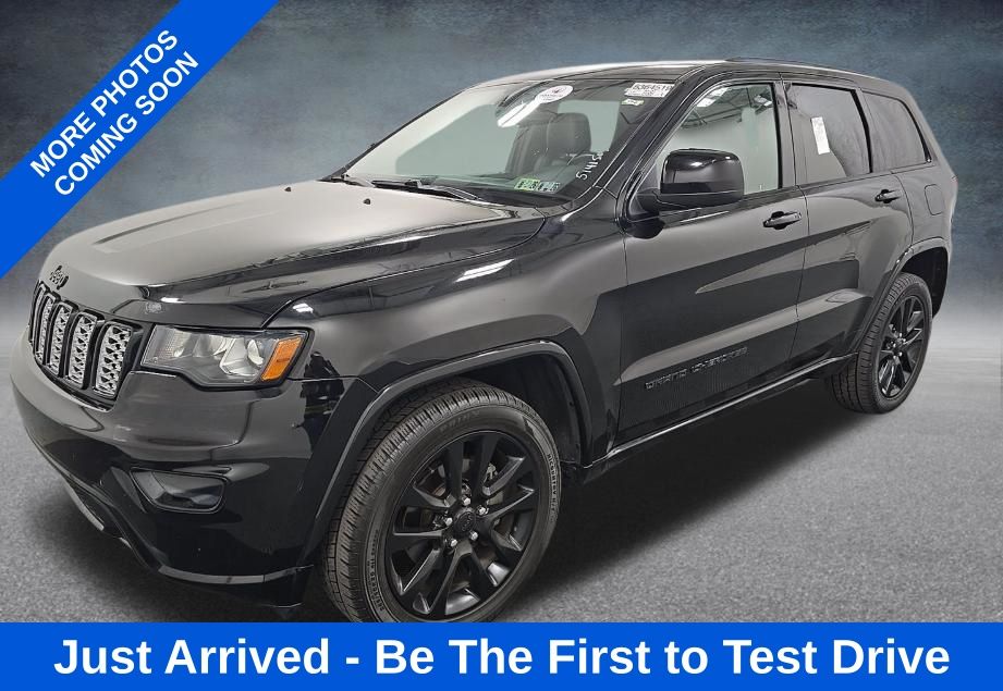 Diamond Black Crystal Pearlcoat 2019 Jeep Grand Cherokee Altitude 4WD SUV / Crossover Four-Wheel Drive 8-Speed Automatic