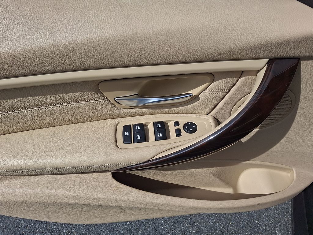 Thumbnail: 2015 BMW 3 Series - 10