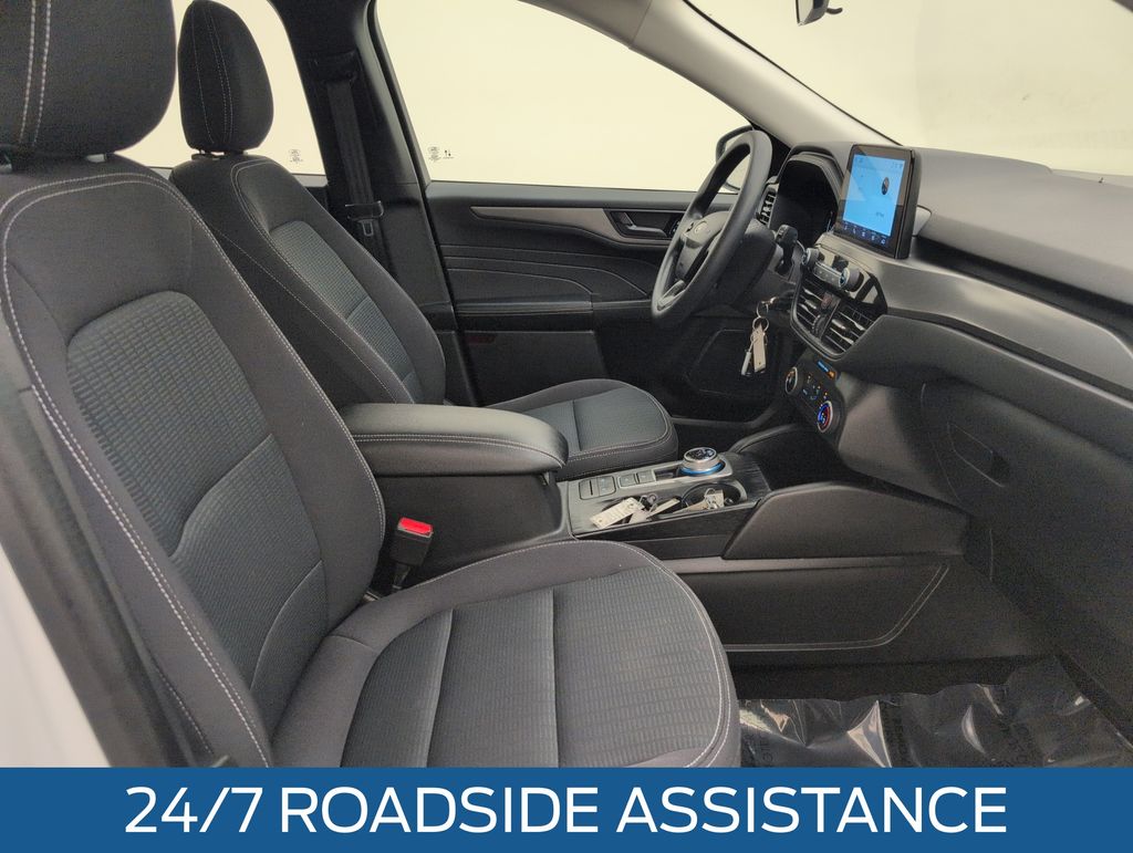 2023 Oxford White Ford Escape Base FWD SUV