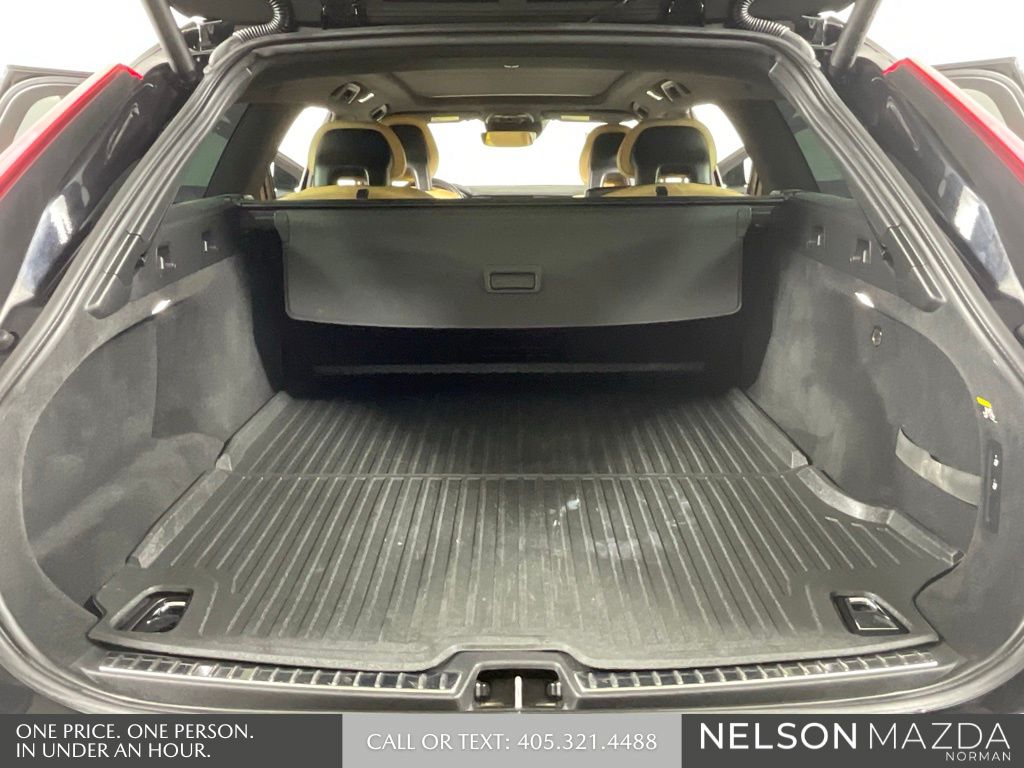 Used 2018 Black Volvo T6 AWD image 14