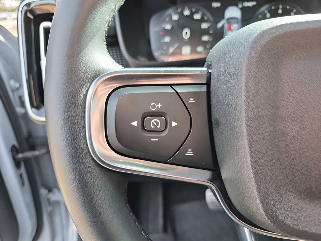 Used Car 2022 Volvo Xc40  R-design For Sale Under $20,000 In Austin, Texas