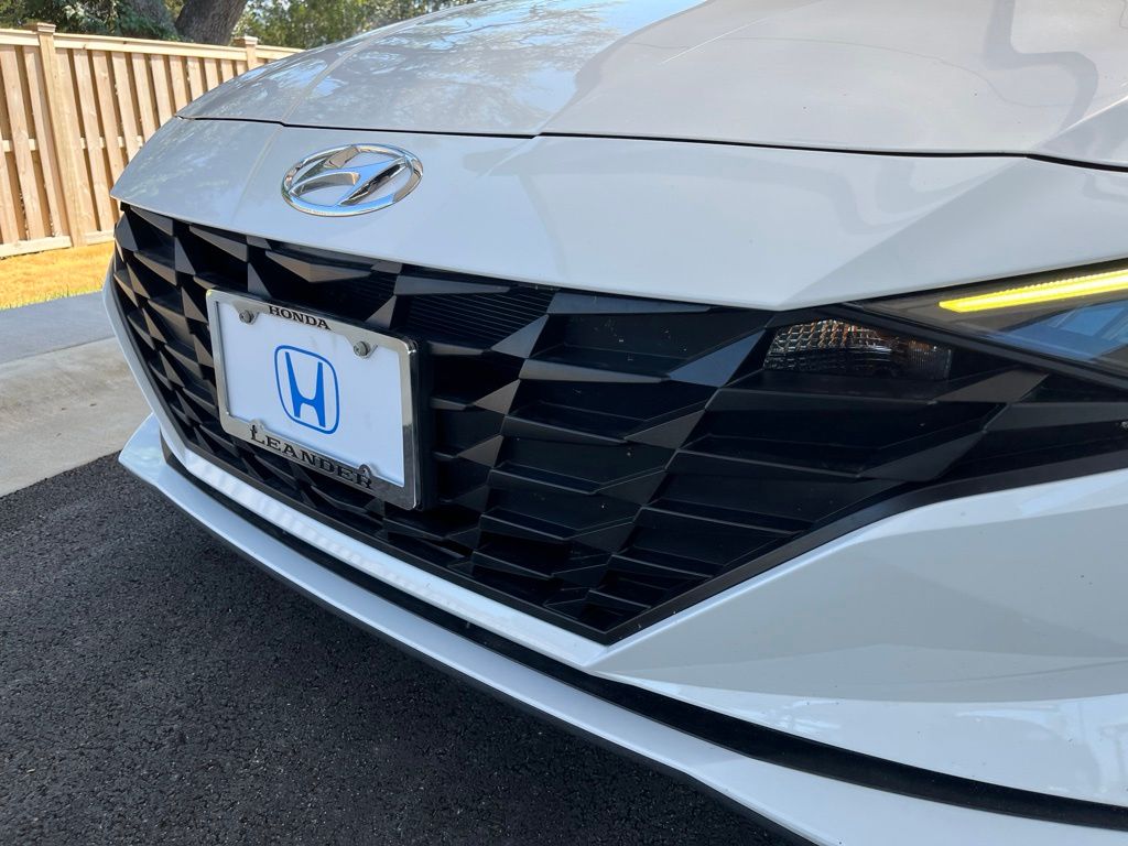Thumbnail: 2023 Hyundai Elantra - 10